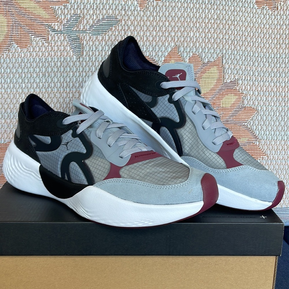 Jordan Delta 3 Low
Black/White/Cherrywood
Red/Wolf Grey
Men's Shoes
DN2647-001 - Picture 7 of 16